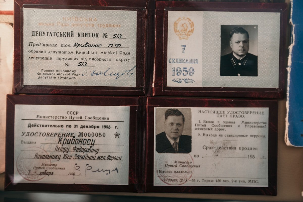 Como armazenar diplomas com segurança em casa? Como armazenar diplomas com segurança em casa?