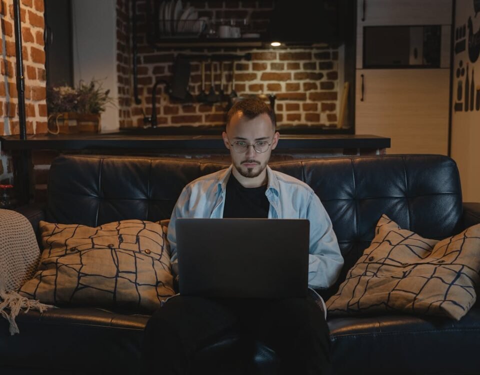 Como transformar sua casa em um espaço eficiente para trabalhar online Como transformar sua casa em um espaço eficiente para trabalhar online
