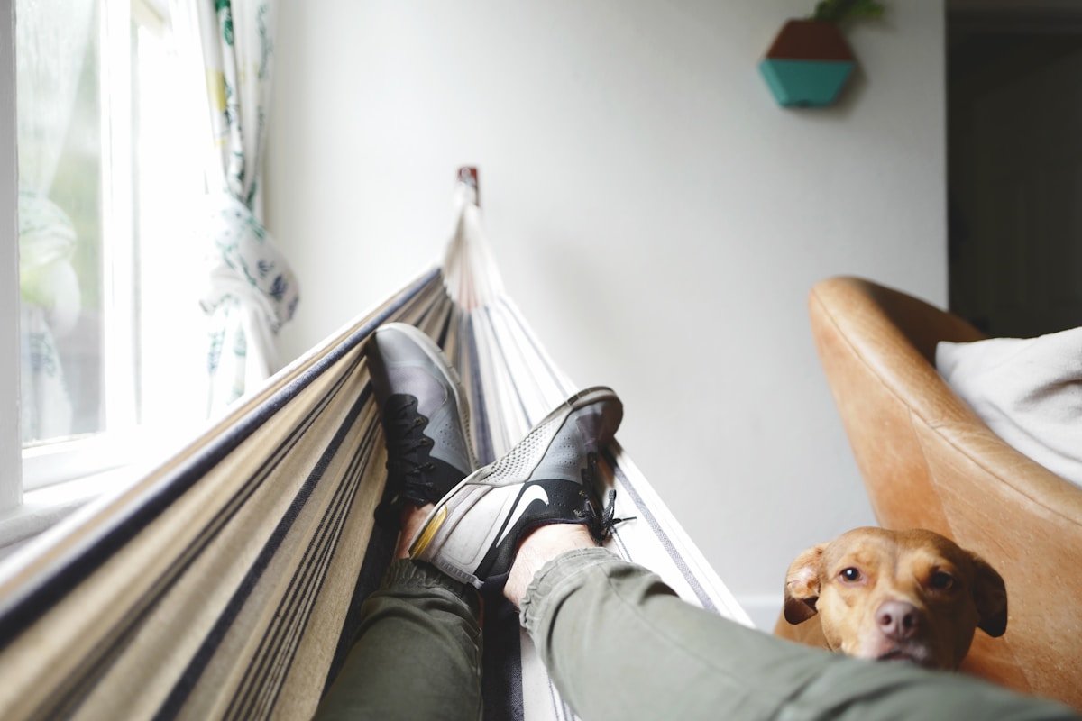 Adaptando a casa para pacientes com DII person on hammock