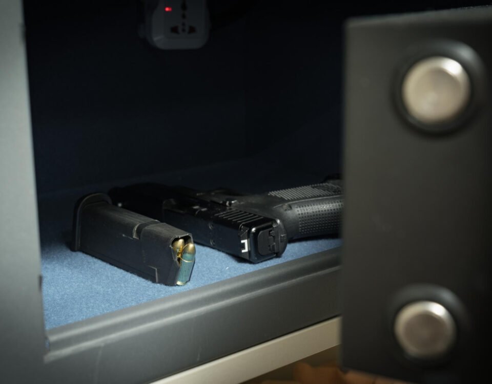 Vale a pena ter uma arma em casa para segurança? Vale a pena ter uma arma em casa para segurança?