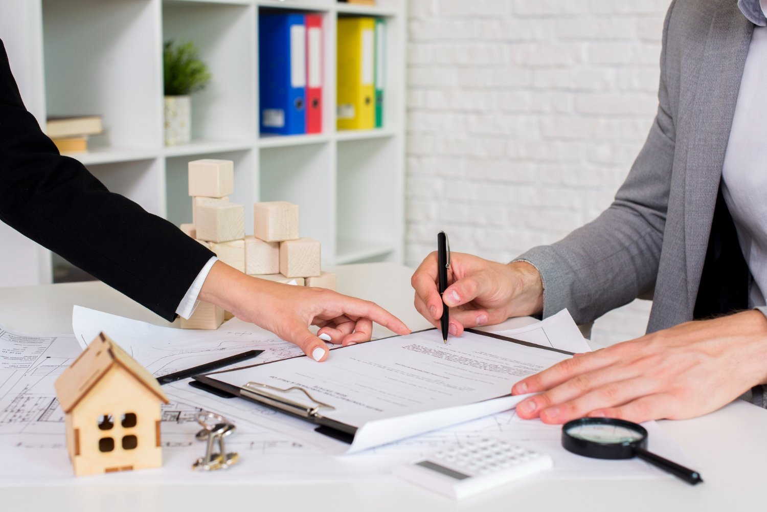 Contrato com imobiliária: Como evitar problemas futuros? Contrato com imobiliária: Como evitar problemas futuros?