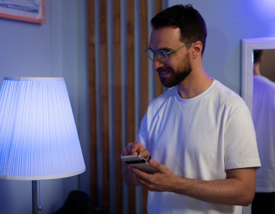Iluminação inteligente melhora a experiência digital?