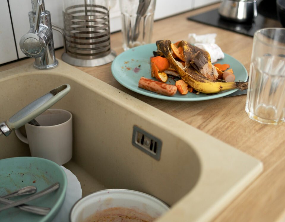 Prevenção de entupimentos começa no dia a dia da cozinha Prevenção de entupimentos começa no dia a dia da cozinha