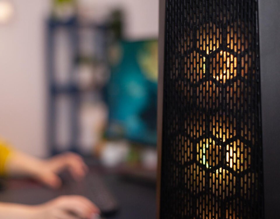 Servidor de Minecraft em casa: energia, ruído e segurança Servidor de Minecraft em casa: energia, ruído e segurança